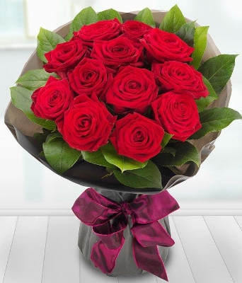 6 or 12 Red Roses